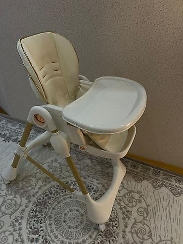 deri jilet: Uşaq yemək stulu - Rəng: krem/şampan tonları, qızılı detallarla - — 1