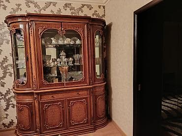 Klassik üslubda böyük vitrin-bufet - Material: təbii ağac (masif) və