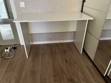 белый офисный стол: Б/у, Прямоугольный стол — 2