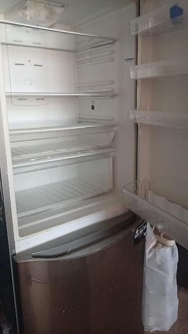dispenser satışı: Hotpoint Ariston soyuducu. 1 Tek qazinda problem var . dewikdi — 2