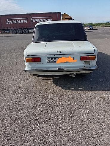 ağ niva: VAZ 2101 “Jiquli” sedan - Kuzov: klassik 4 qapılı sedan, ağ rəng - Ön — 2