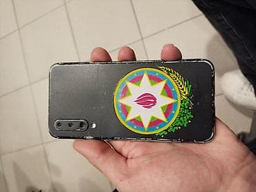 iphone 16e almaq: Telefon satilir arxa susesi arxa kamerasi deyisilmelidi 70-80 manat — 3