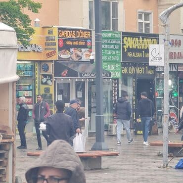 tibb universiteti yaninda kiraye evler: Sumqayitin tammm göbəyi̇ndə mərkəzi̇ bazarin düz yaninda,əhali̇ni̇n — 3