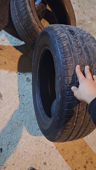 Yağlar və avtokimyəvi maddələr: İşlənmiş Şin Barum 195 / 60 / R 15 — 2