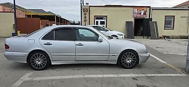 mercedes qazel: Mercedes-Benz E 320: 3.2 l | 2001 il Sedan — 6