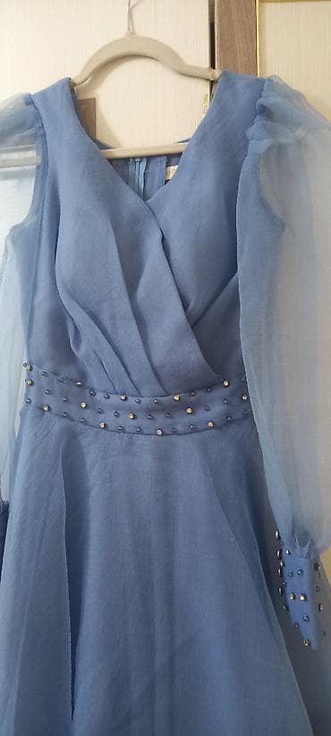 muncuq: Mavi rəngdə elegant ziyafət/libas paltarı. - Parça: yüngül, axıcı — 1