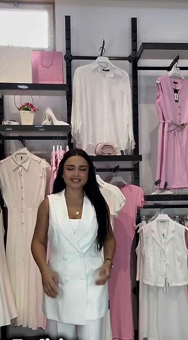 usta geyimi: Ağ rəngli qadın jilet – klassik, uzadılmış fason. - Model: ikicərgəli — 2