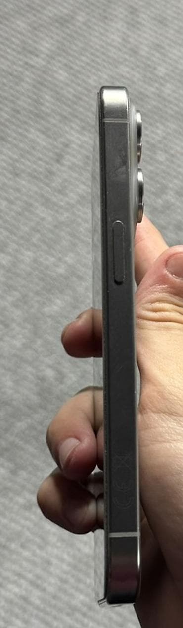 apple mini 4: IPhone 15 Pro — 3