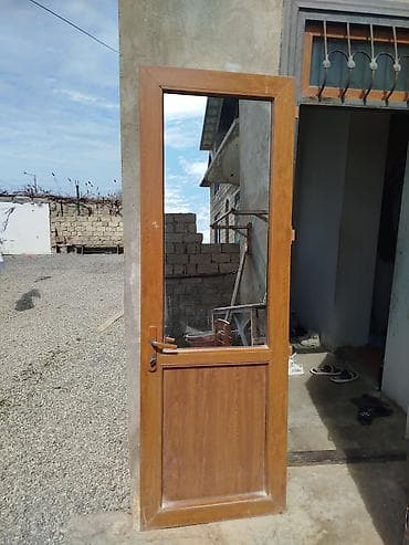 it sekileri: PVC qapı – şüşəli, palıd rəngində - Material: PVC profil, ağac — 2