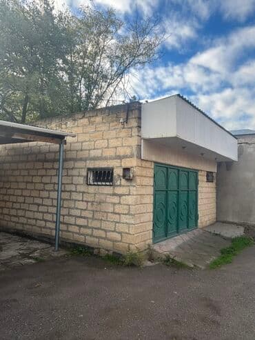 1 otaqlı kohnə tikili: Qaraj/Anbar sahəsi kirayə verilir - Metal iki qanadlı yaşıl qapı və — 8