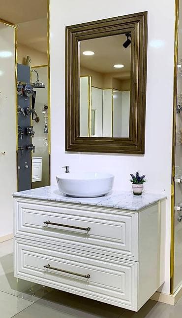 Banyo mebeli dəsti - Üst tabla: ağ-qəhvəyi damarları olan mərmər