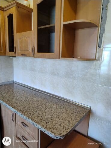 Balıq qulağı: Taxtadan hazırlanmış, yuxarı hissəsində qapıları şüşəli olan mətbəx — 5