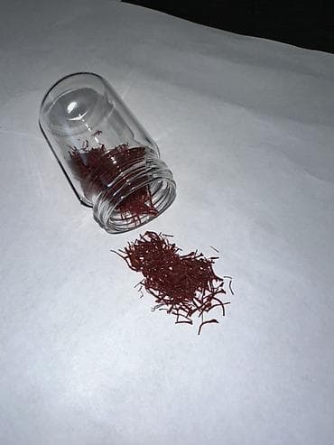 Safran – bütöv tellər, şüşə qabda - Məhsul: Safran (Crocus sativus) –