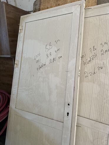 hamam qapları: Aliminum çərçivəli 4 ədəd qapı ölçülər 70x 2 metr 1 ədəd 78 x 2 metr — 1