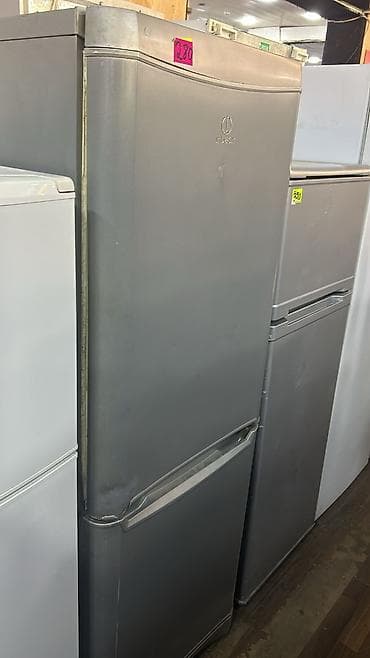 Indesit iki qapılı soyuducu - Rəng: metalik/gümüşü - Üst hissə