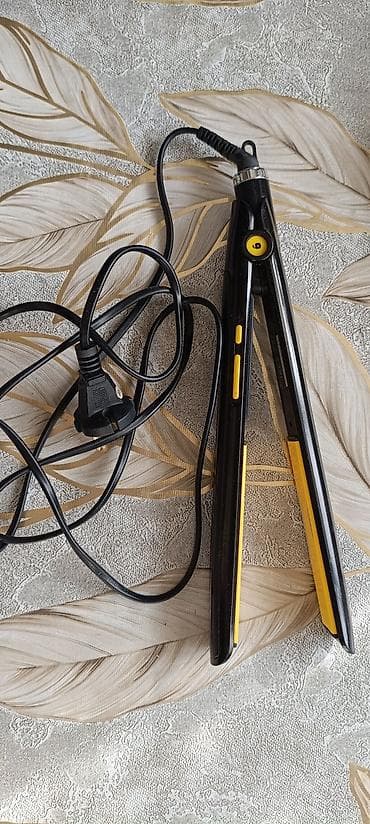 Saç ütüsü – elektriklə işləyən, düzləşdirmə və yüngül dalğa vermə