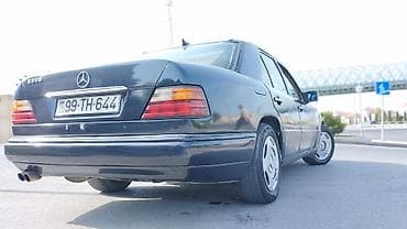 mersedes cewka: Mercedes-Benz 220: 2.2 l | 1994 il Sedan — 5
