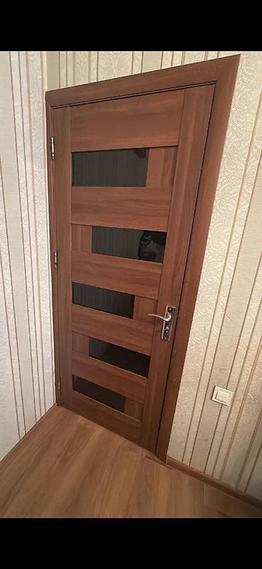2 ədəd qapı 1i 35
 Hün 2 eni 80sm ünvan Xırdalan Zəhra04 . ⁶⁵⁸⁶.E