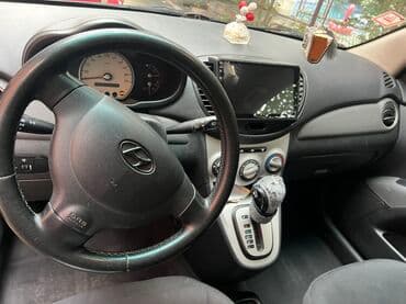 kia optima 2019: Arxa tərəfində "i10" yazısı olan qara rəngli Hyundai i10 modeli — 5