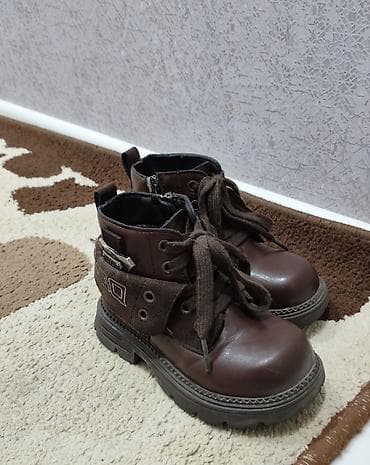 Botinkalar: Hem oğlan,hem qız uşaqları geyinə bilər.Cox az geyinilib.İci — 1
