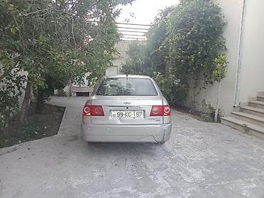 Chery Fora sedan - Kuzov: 4 qapılı sedan, gümüşü rəng - Model/emblem