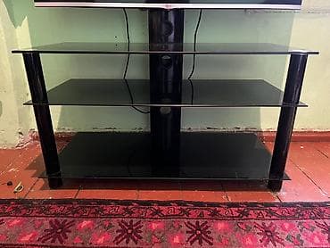 Düz TV altlığı, Polkalı, Şüşəli