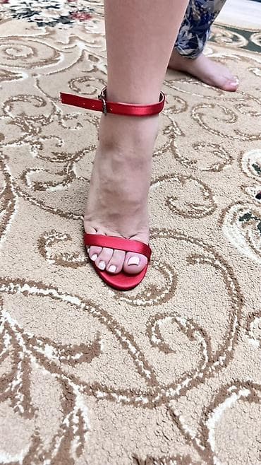 qizil sepler adlarla: Qırmızı qadın sandaleti – nazik dabanlı 36-37 razm - Model: Minimalist — 2