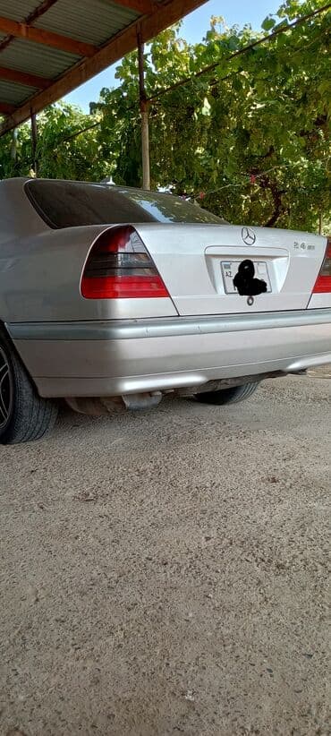 kridit maşınlar: Mercedes-Benz 240: 2.4 l | 1998 il Sedan — 2