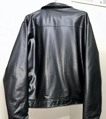 Digər kişi geyimləri: Qara dəri pencək. Rahatdır satılır. Heçbir problemi yoxdur. L razmer — 2