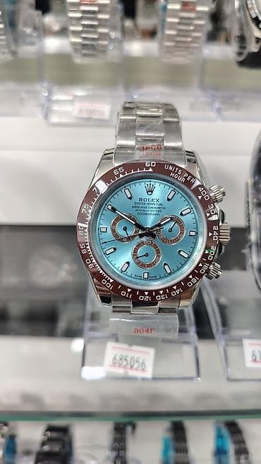 bil: Rolex saat kolleksiyası – vitrində təqdim olunan modellər: - Rolex — 2
