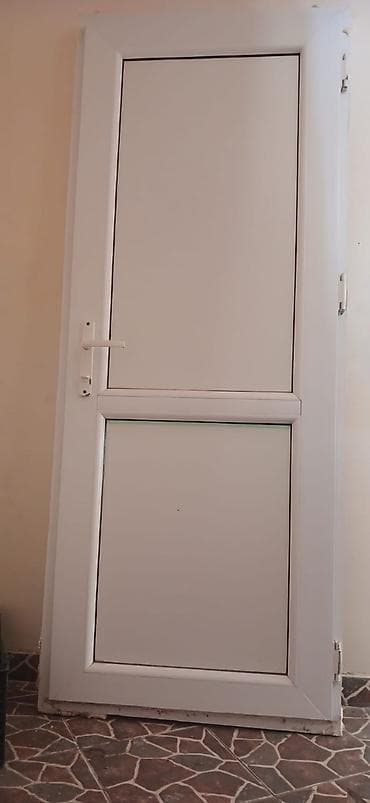 İşlənmiş Plastik qapı 80x200 sm Çərçivə ilə, Ünvandan götürmə