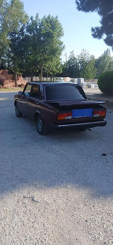 masın 07: VAZ 2107 sedan – tünd bordo rəngli klassik model. - Kuzov: 4 qapılı — 2