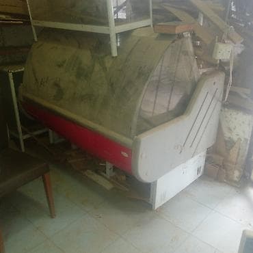 Moyka avadanlığı: Soyuducu vitrinlər.İki ədəddir biri 50 AZN coxdan işlənmir nömrə — 2