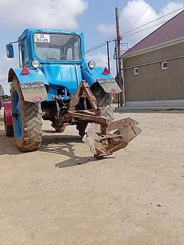 mini maşın: Belarus MTZ tipli təkərli traktor Xüsusiyyətlər: - Kabinli, geniş — 3