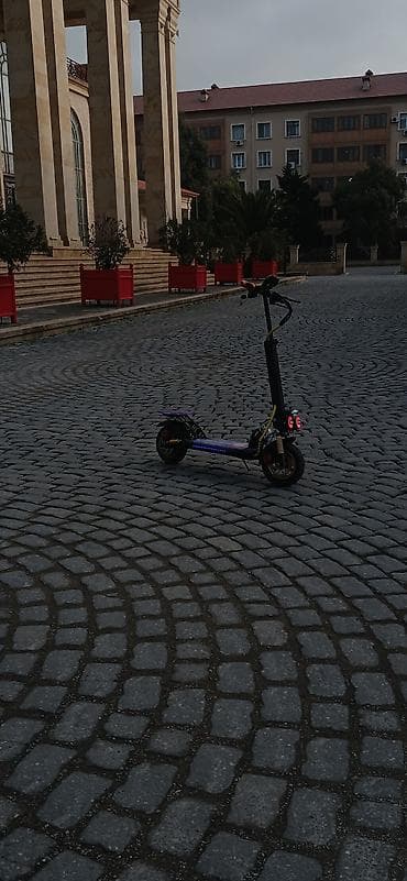 Güclü elektrik skuter - İki iri ön LED proyektor farası və əlavə ağ — 1