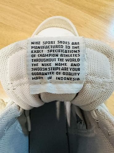 nike jaket: Nike Blazer Mid – ağ rəngli, qara Swoosh loqolu yüksək boğaz idman — 10