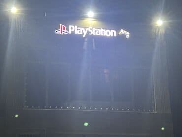 PlayStation ucun reklam neon isiqlarla Yigilmis ve 1 ededde plakan