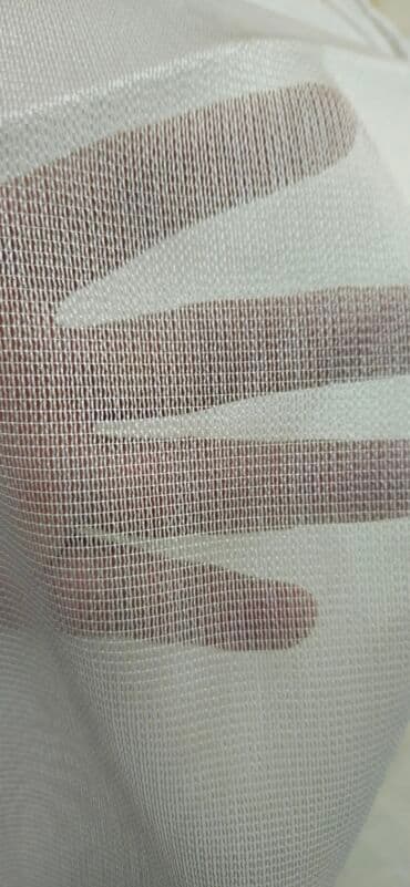 tül parçalar: Ağ rəngli şəffaf tül pərdə, otağa zəriflik və işıq verir. Yüngül — 1