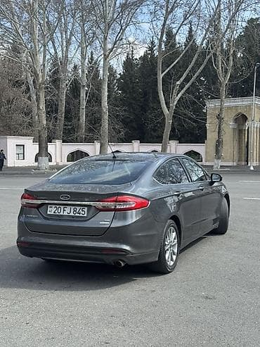 ford tranziti: Ford Fusion sedan - Kuzov: 4 qapılı sedan, tünd boz rəng - Mühərrik — 2