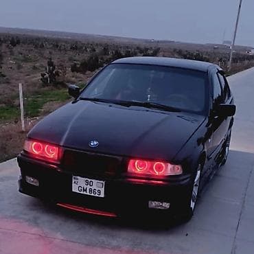 iki teker: BMW 320: 2 l | 1993 il Sedan — 2