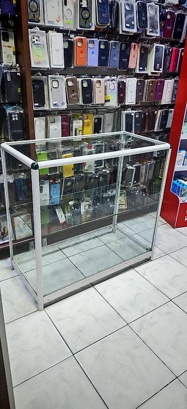 Şüşə vitrin stend - Material: möhkəm alüminium karkas və şüşə — 2