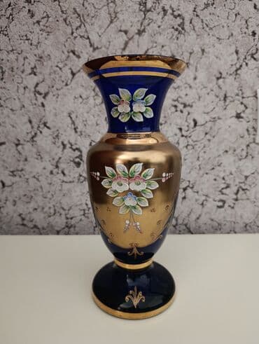 guldanda gul: Bir vaza — 1