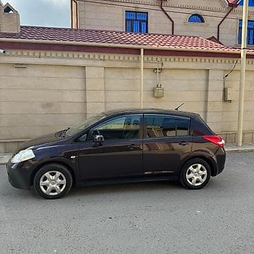 vaz on şuşə: Nissan Tiida: 1.5 l | 2011 il Hetçbek — 4