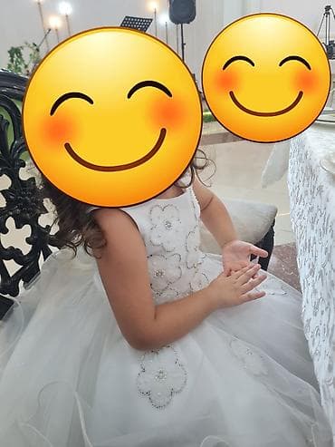 Uşaq geyimi və ayaqqabıları: Ağ rəngli qız uşağı üçün ziyafət don satilir. 1 defe 1 saatliq — 2