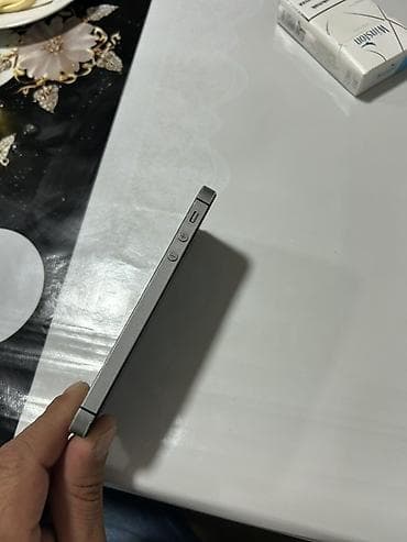 5s: IPhone 5s, 16 GB, Gümüşü, Barmaq izi — 3