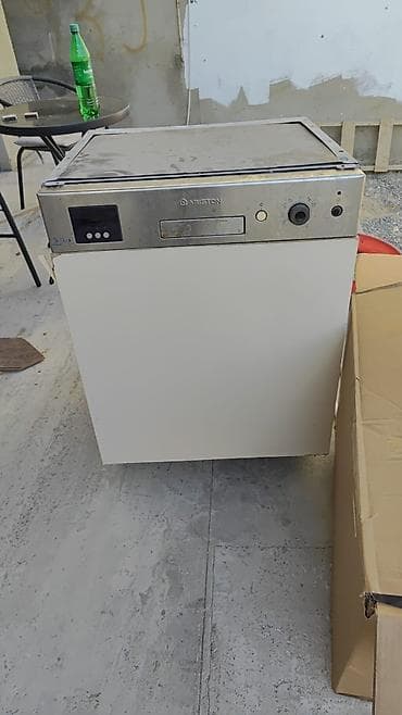 Elektronika: Ariston qabyuyan maşın – quraşdırılan model Xüsusiyyətlər: - Paneldə — 1