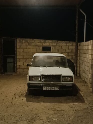 kia picanto 2012: VAZ 2105, ağ rəng, sedan kuzov. Xarici hissə: - Klassik 2107 dizaynı — 2