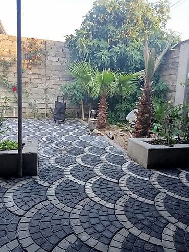 caxmaq daşı: 5 Sot torpaqla. 2 mertebe ev. masurta. 200. Metr məsafə var. yolu — 2