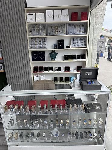 satıcı xanım: Satış meneceri tələb olunur, Yalnız qadınlar üçün, 18-29 yaş, 1-2 illik təcrübə, Aylıq ödəniş — 1