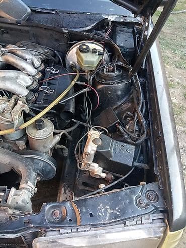 w202 bufer satilir: Mercedes-Benz 190D (W201) sedan - Kuzov: qara rəng, 4 qapılı sedan — 3